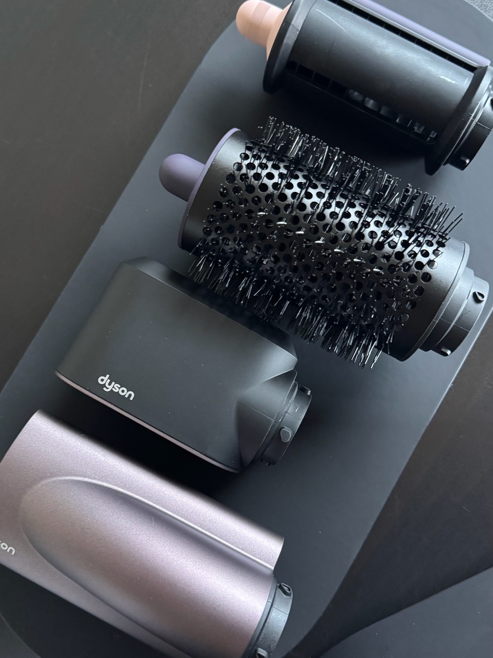 Dyson Airwrap i.d.™ multi-styler and dryer Straight+Wavy (Jasper Plum) - Picture 5 of 8
